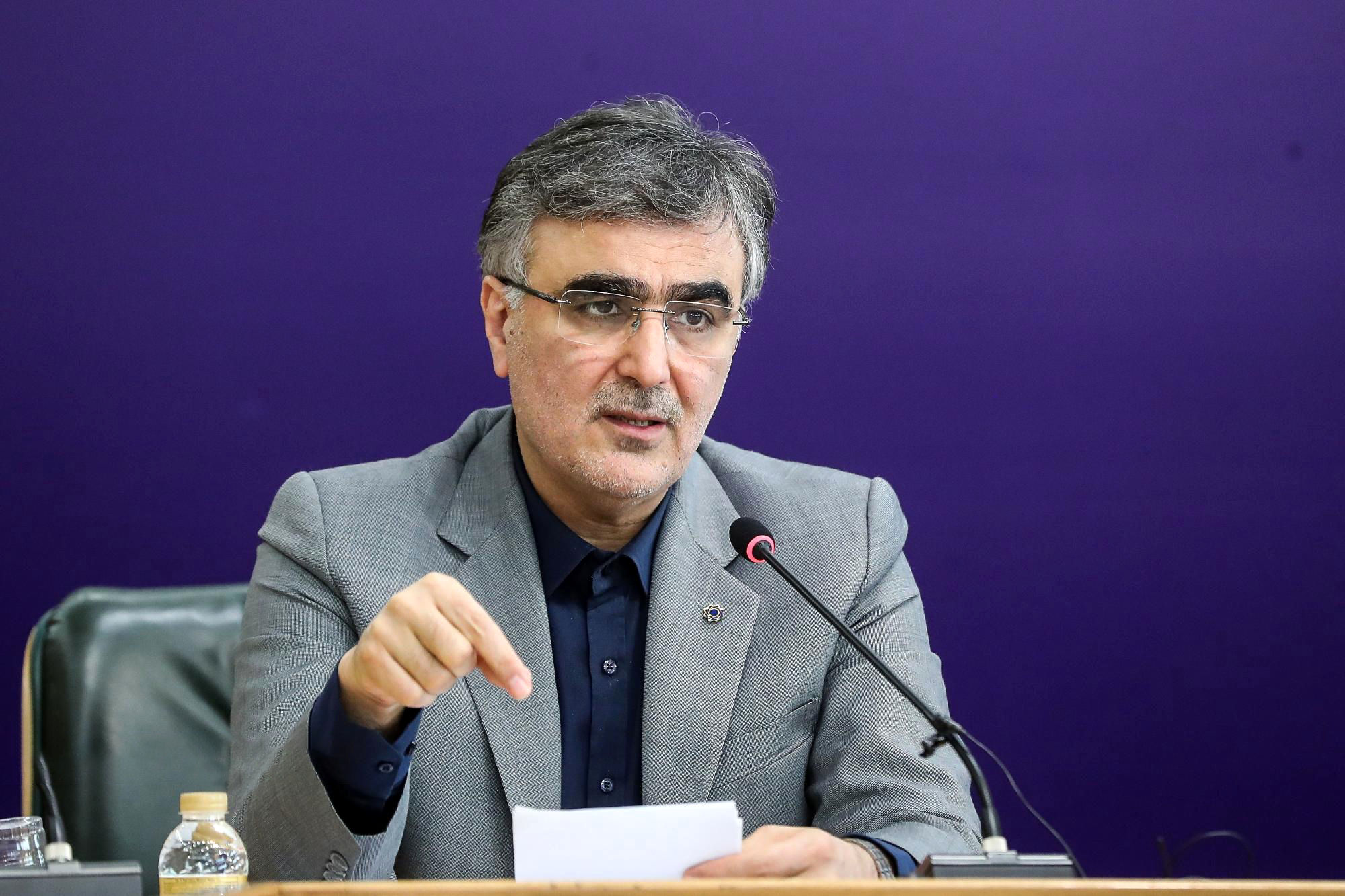 فرزین: تسهیلات مسکن ۸۰۰ هزار متقاضی پرداخت میشود