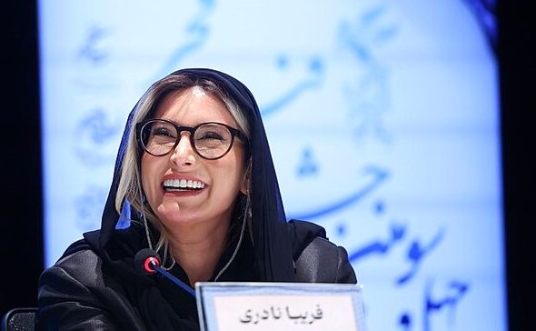 (ویدیو) سیمرغ بلورین بهترین بازیگر نقش اصلی زن به فریبا نادری برای فیلم «شوهر ستاره»