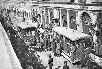 عکس/ سفر به عصر قاجار؛ تهران، از قهوه‌خانه سیار تا بازار