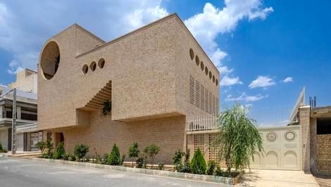 معماری که در خمینی شهر با خواسته‌های متناقض کارفرما یک شاهکار ساخت! (+عکس)