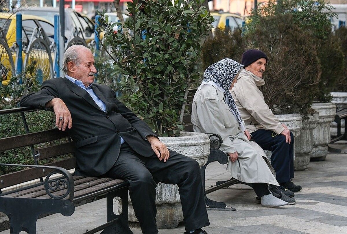 کارمندان بخوانند؛ قانون افزایش سن بازنشستگی اجرا شد