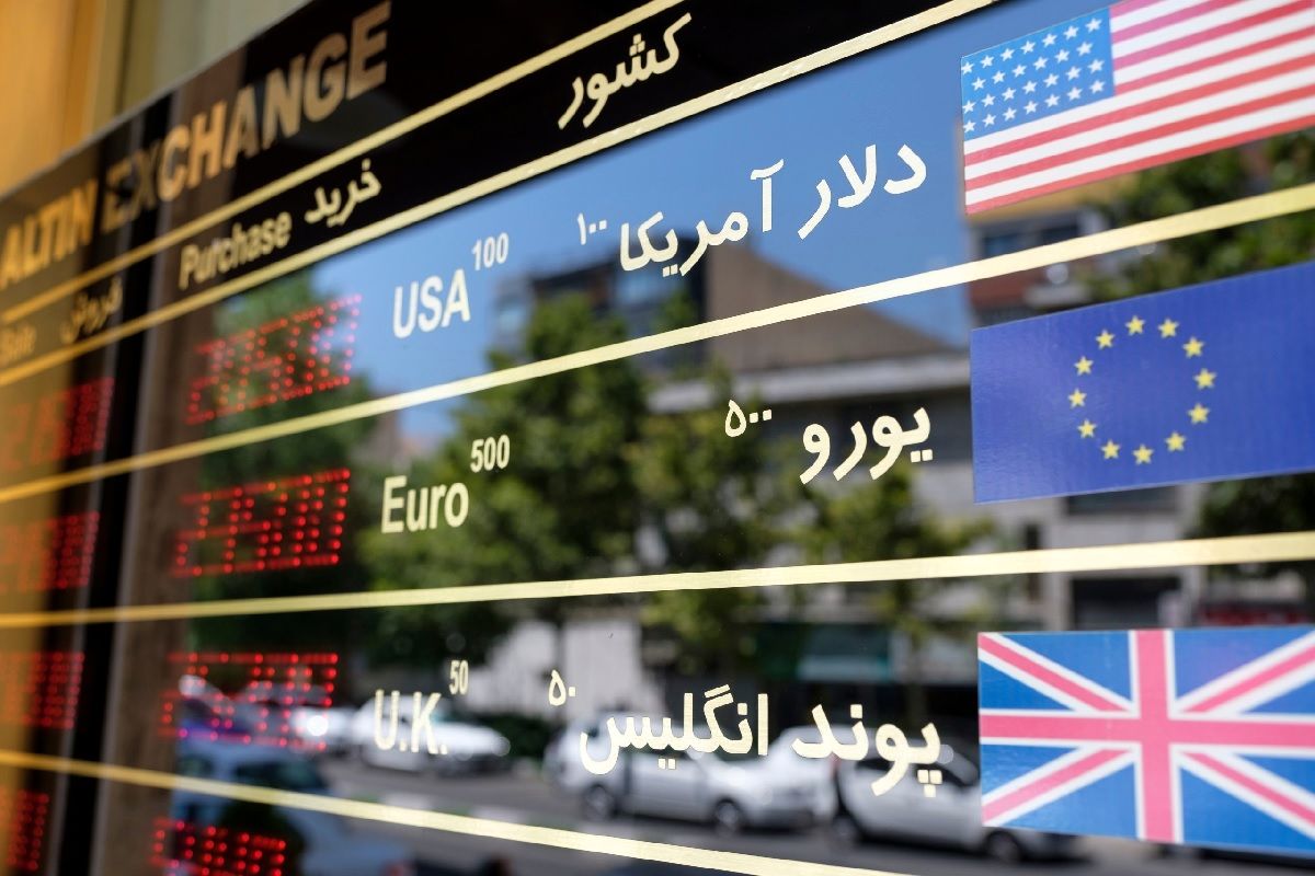 عقبگرد قیمت‌ها در بازار؛ دلار و طلا عقب کشیدند!