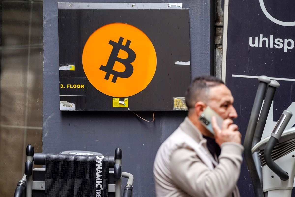خنجر ترامپ به قلب بیت‌کوین؛ BTC ریخت!