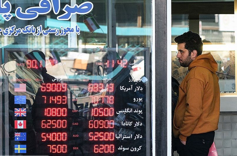 تاثیر مکانیسم ماشه بر بازار طلا و دلار