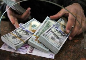 حرکت خلاف جهت دلار و طلا/ افزایش سنگین دلار آزاد در بازار