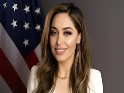 یک ایرانی-آمریکایی دستیار وزیر خارجه آمریکا شد/ خانم مورا نامدار کیست؟ + عکس